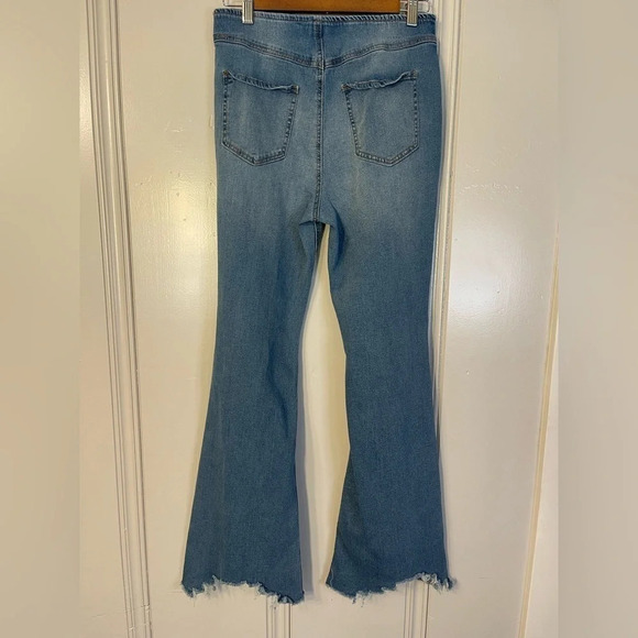 TINSELTOWN Pull On Flare Jeans Light Wash Daisy Jones Trending 70s Stretch SZ 11 - Picture 6 of 10